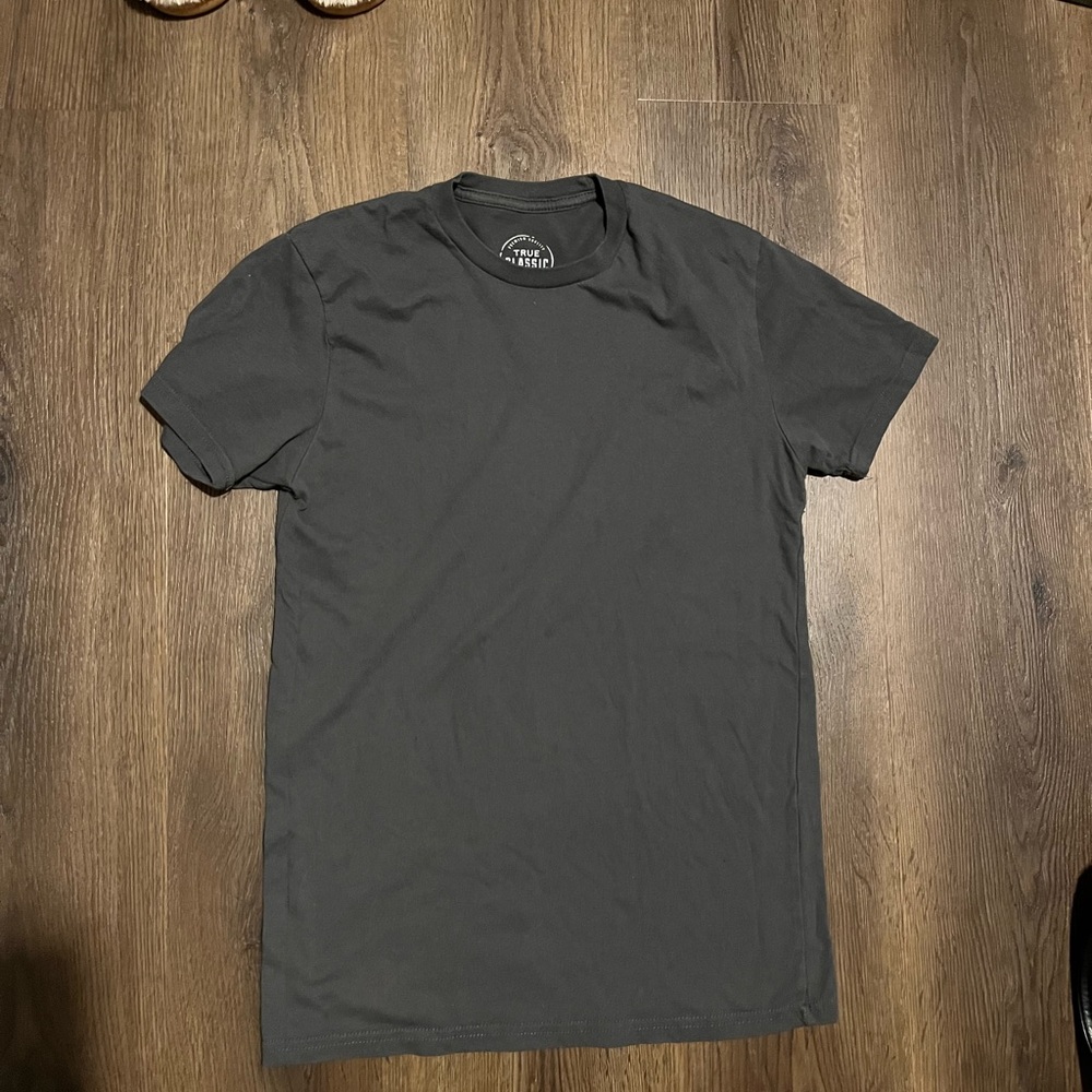 True Classic Men's Gray T-Shirt